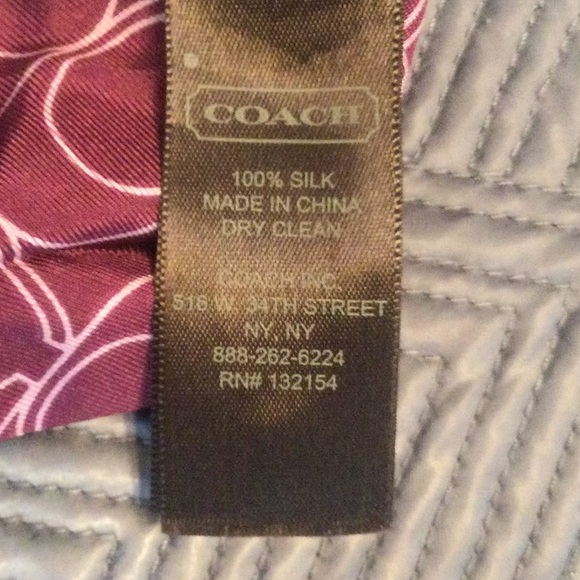 Coach red neck scarf - Picture 5 of 5